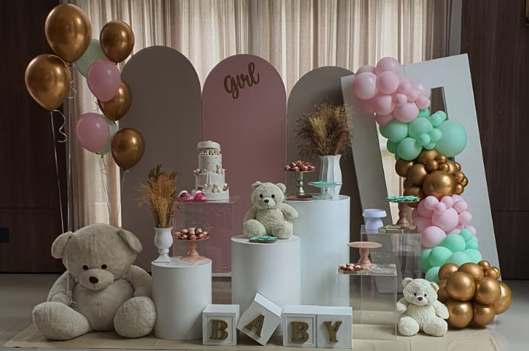 Arco Desconstruído nas cores rosa candy color, verde candy color e dourado 2 metros 