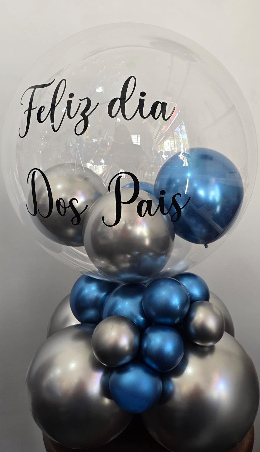 Deco bubble jr. nas cores prata e azul metálico. Personalizado em preto 