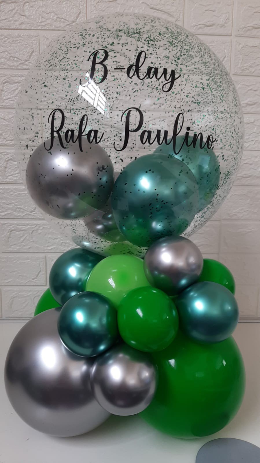 Bubble Jr. Personalizado com balões em tons de verde e prata