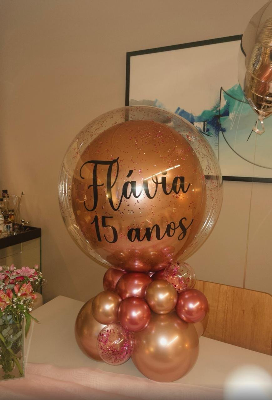 Bubble 24' com balão dentro na base de mesa