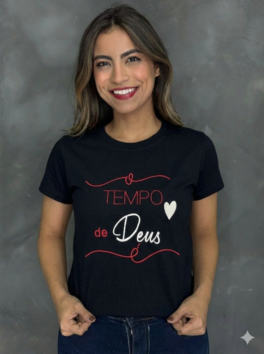 Tshirts preta o tempo de Deus é perfeito 