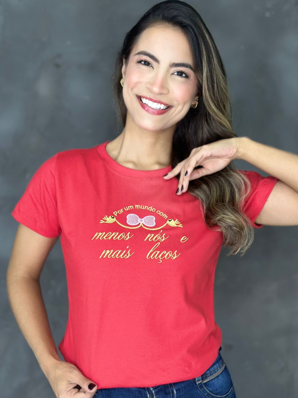 Por um mundo com menos nós e mais laços / vermelha  