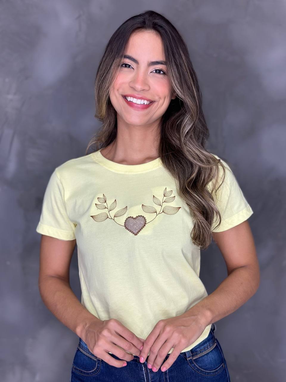 Tshirts amarelo BB coração com ramos 