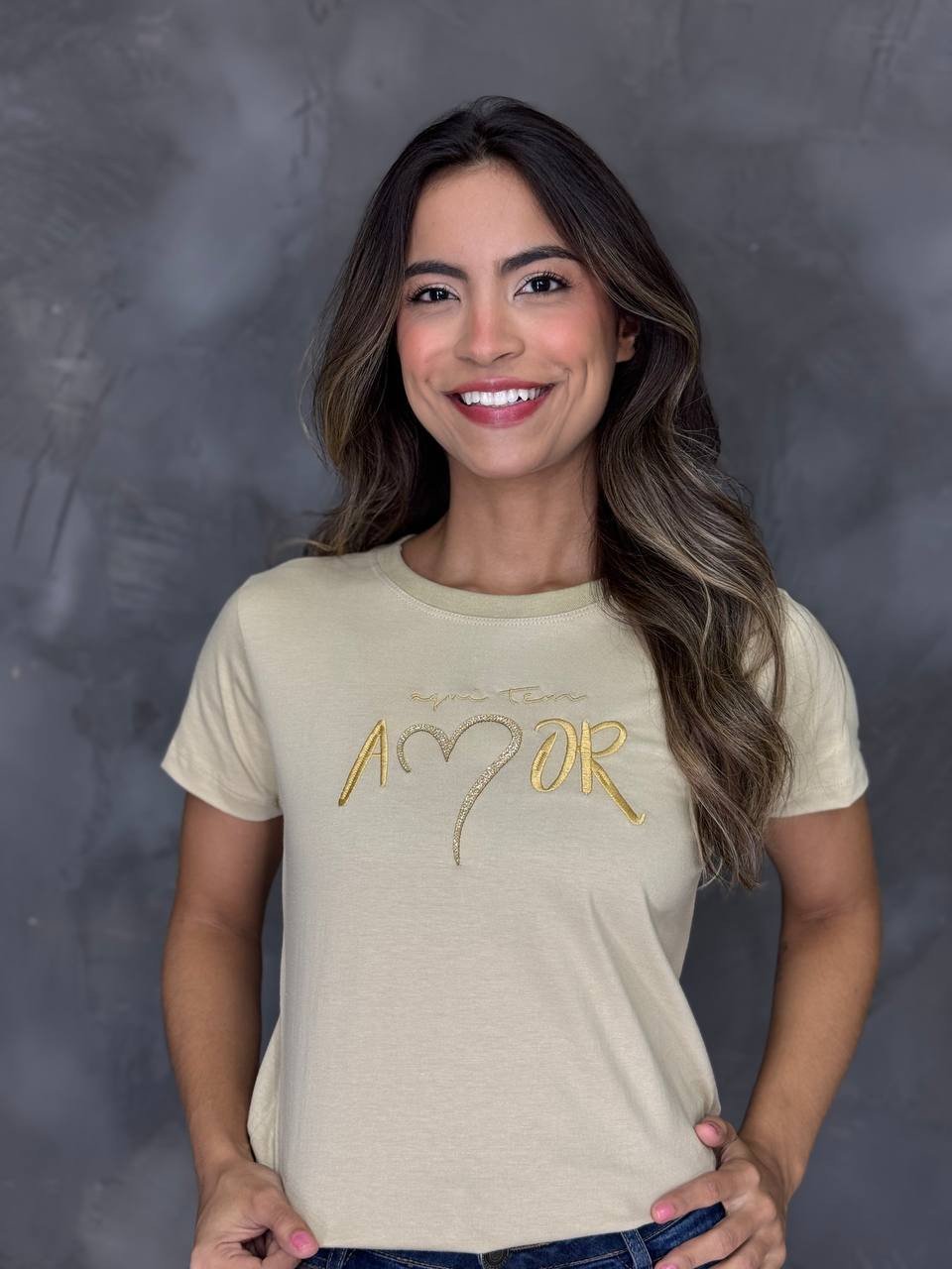 Tshirts bordada cor nude amor 