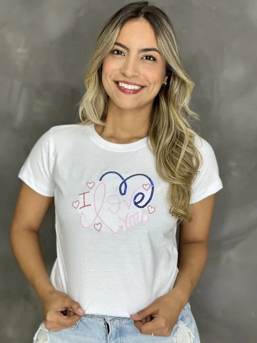 T-shirts branca bordadas love com lantejoulas 