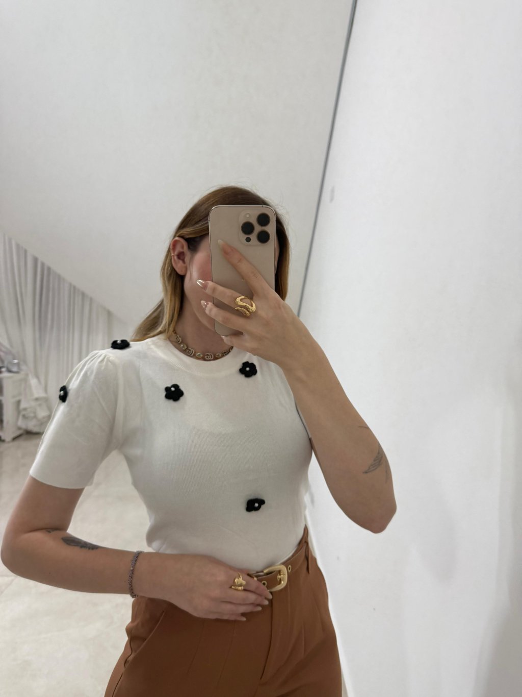 Blusinha Modal Flor Relevo